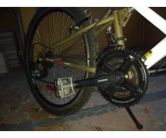 bicicleta com suspensão