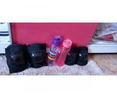 Kit joelheiras e cotoveleiras com garrafinhas - 2