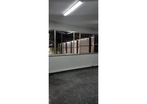 Galpão com prédio dois andares - 2