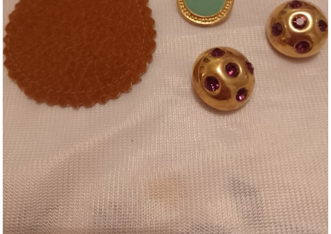 2 Broches Dourados com verde folhado a ouro