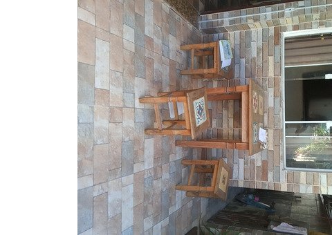 Mesa rústica,muito bonita.