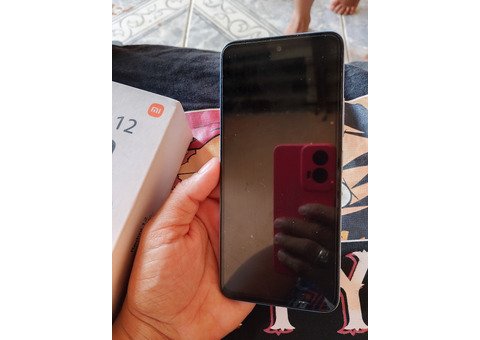 Vendo celular Redmi 12 semi novo muito bem conservado bateria 100%