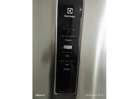 Vendo geladeira Eletrolux 485 litros inverso 4 meses de uso