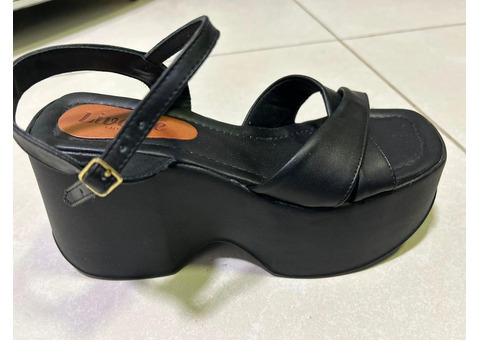 Sandália Preta Plataforma